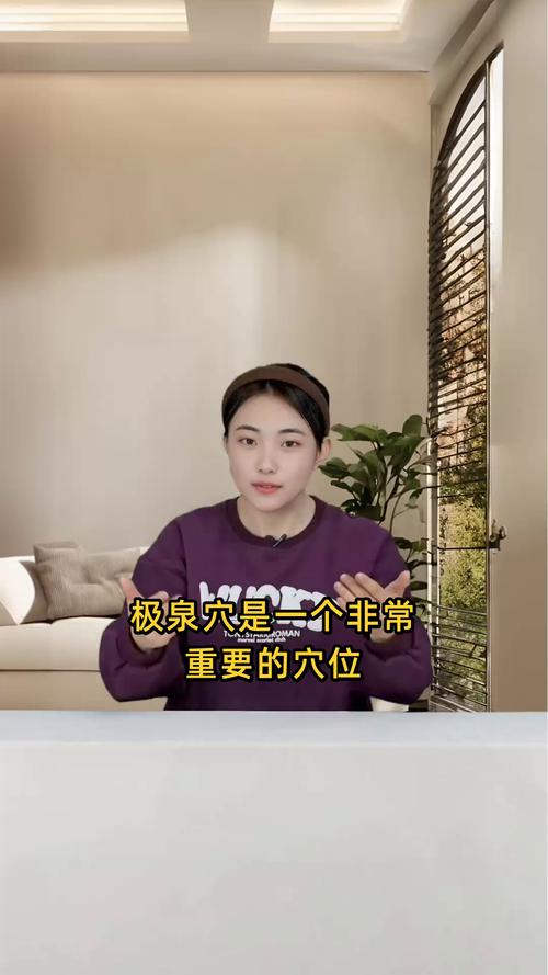 相通心肺穴位极泉穴位置