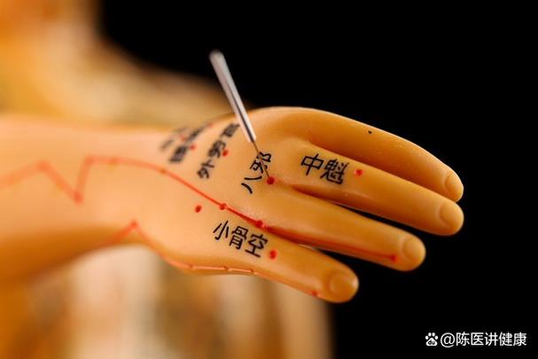 口腔溃疡按摩哪个穴位好