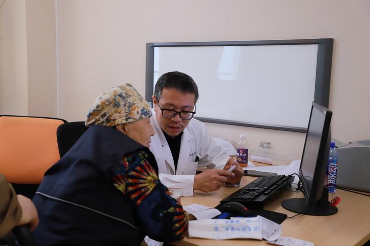 金乡中医院温大夫坐诊