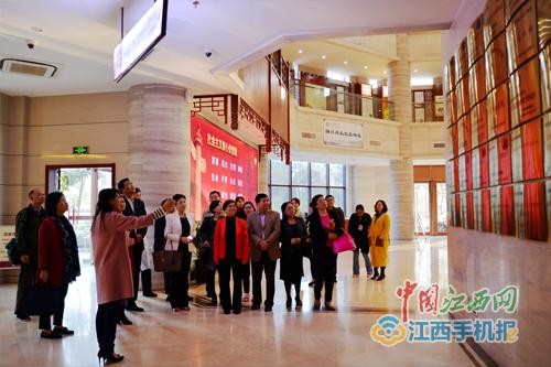 洪都中医院熊鸣峰坑人