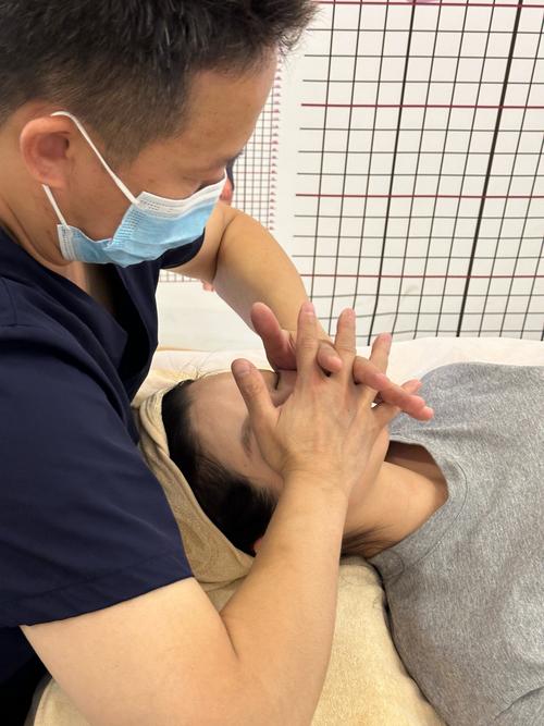 颞下颌关节 穴位按摩