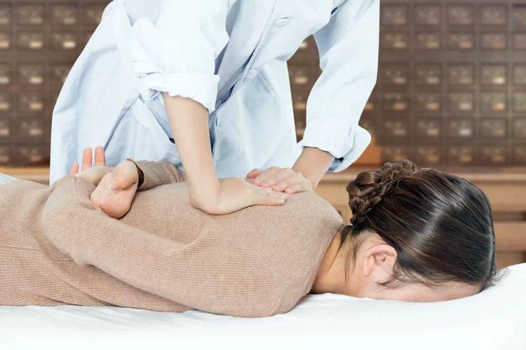 中医推拿腰椎间盘突出