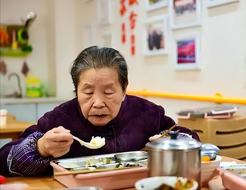 八十岁老人吃普通饮食
